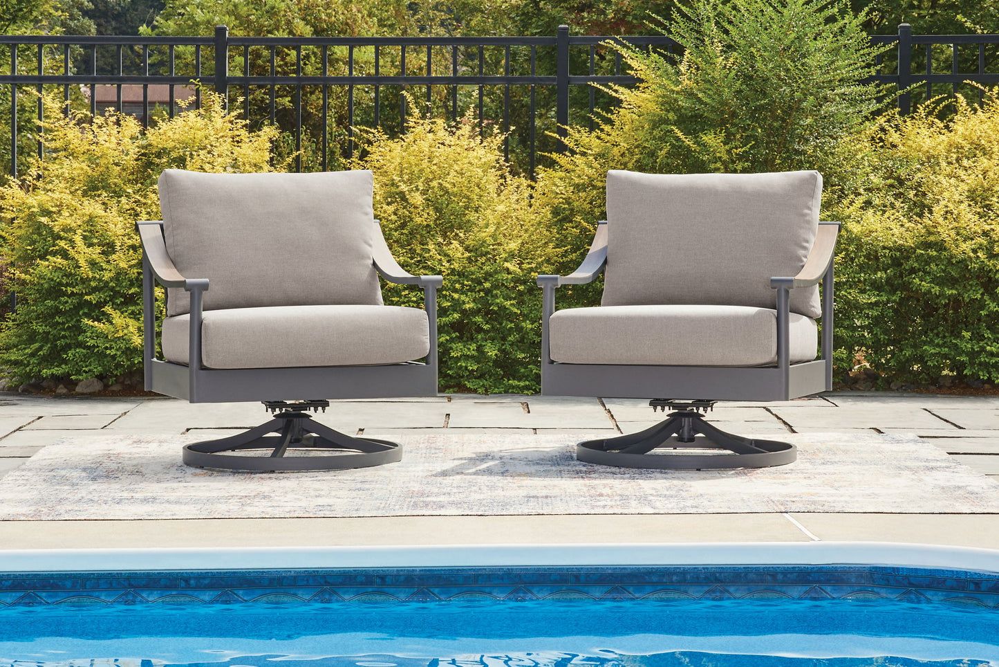 Ocean Beach - Swivel Lounge With Cushion - Gray